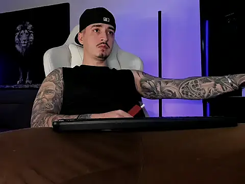 Snapshot of uptomatty chatting on November 2025 09:46:02 PM uptomatty online show from November 2025 09:46:02 PM