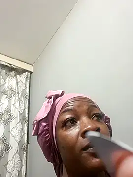 Snapshot of SlimRose24 chatting on October 2025 11:35:02 PM SlimRose24 online show from October 2025 11:35:02 PM