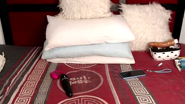 Snapshot of SlimRose24 chatting on October 2025 11:27:01 PM SlimRose24 online show from October 2025 11:27:01 PM