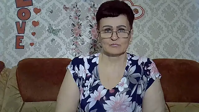 Snapshot of PaulaGolden chatting on June 2026 06:02:01 PM PaulaGolden online show from June 2026 06:02:01 PM