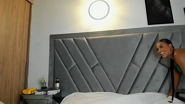 brenda nova18 online show from October 2025 09:26:02 PM