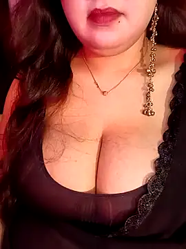 Snapshot of Suhanakhan00 chatting on June 2026 09:03:02 AM Suhanakhan00 online show from June 2026 09:03:02 AM