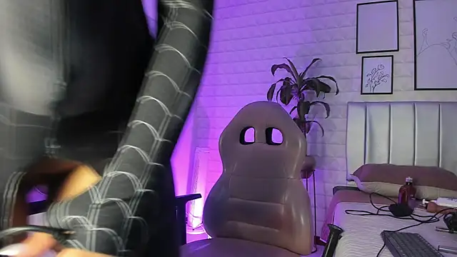 Lizzie-Evans online show from September 2025 12:10:01 PM