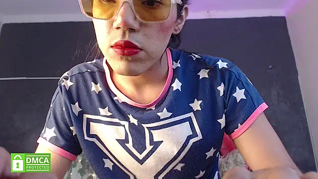 Snapshot of moon_hill chatting on December 2024 07:30:02 PM moon hill online show from December 2024 07:30:02 PM