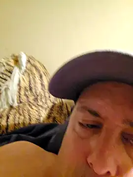 HeteroHotGuy1 online show from December 2024 01:22:01 AM