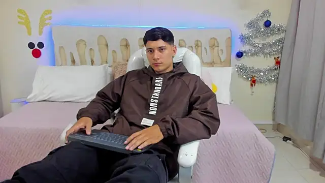 Damian23   online show from December 2024 01:21:01 PM