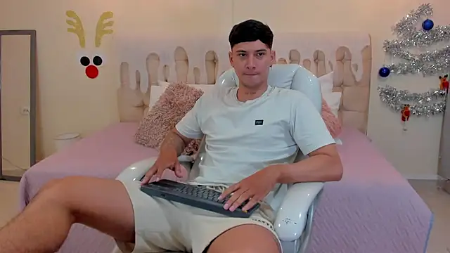 Damian23   online show from December 2024 12:41:01 PM