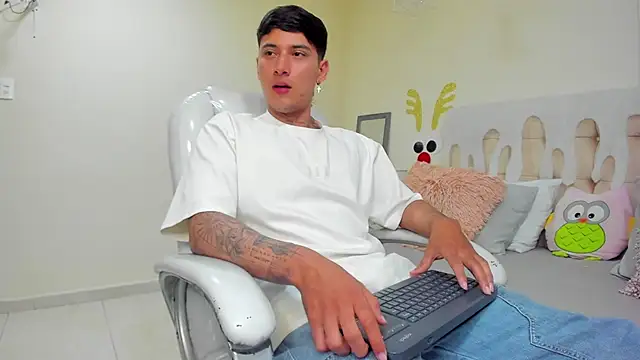 Damian23   online show from January 2025 04:02:02 PM