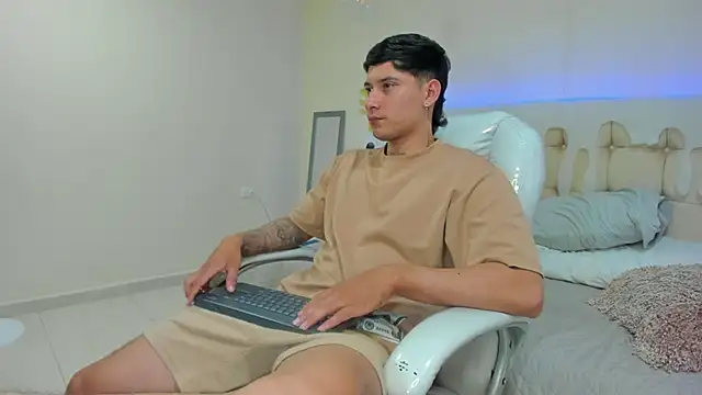 Damian23   online show from January 2025 03:44:01 PM