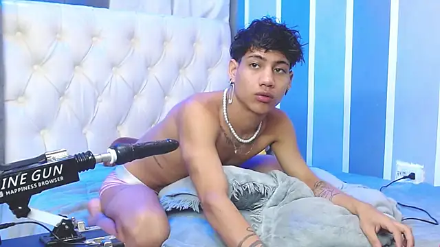 Snapshot of Sexys_Boys_Hot1 chatting on December 2024 05:18:02 AM Sexys Boys Hot1 online show from December 2024 05:18:02 AM