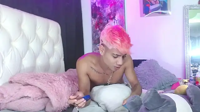 Snapshot of Sexys_Boys_Hot1 chatting on January 2025 01:33:01 AM Sexys Boys Hot1 online show from January 2025 01:33:01 AM