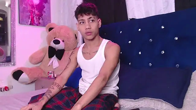 Snapshot of Sexys_Boys_Hot1 chatting on September 2025 01:18:01 AM Sexys Boys Hot1 online show from September 2025 01:18:01 AM