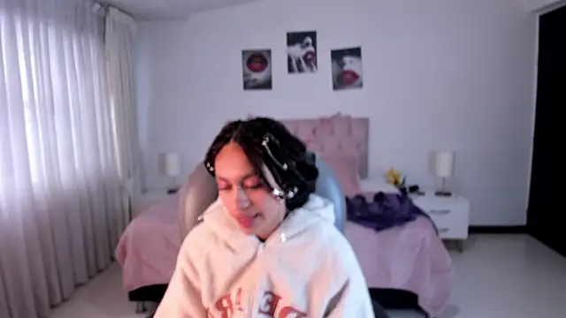 Kat cute  online show from January 2025 03:30:02 PM