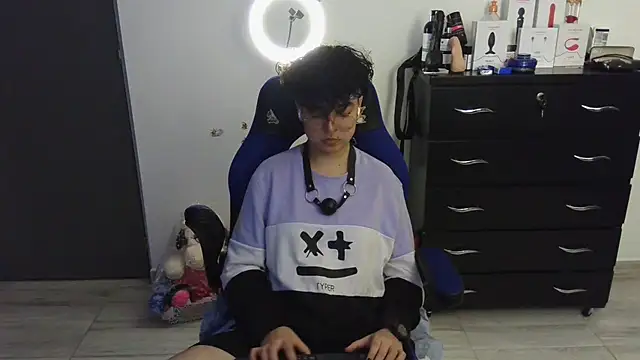 thomascooper7 online show from February 2025 11:58:02 PM