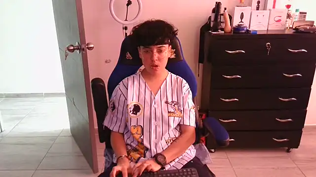 thomascooper7 online show from March 2025 04:21:02 PM