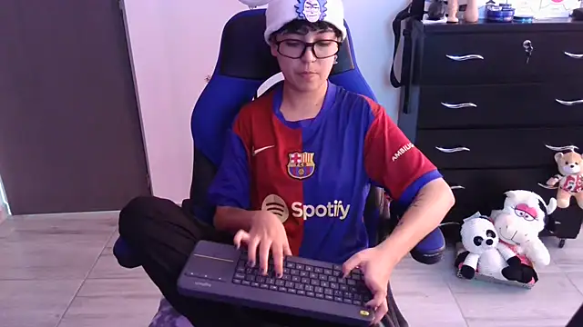 thomascooper7 online show from December 2025 05:07:02 PM