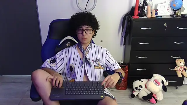 thomascooper7 online show from April 2026 07:07:02 PM