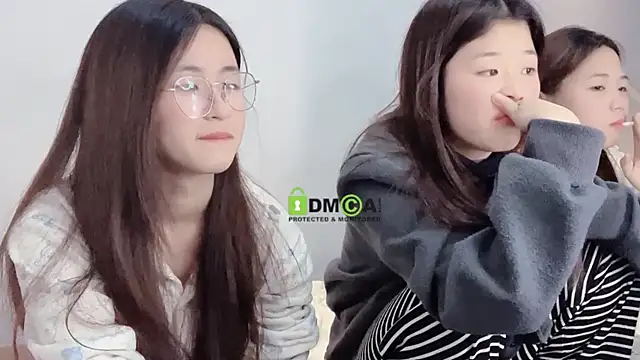 Snapshot of MM_YY_SS chatting on December 2024 02:17:02 PM MM YY SS online show from December 2024 02:17:02 PM