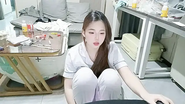 Snapshot of MM_YY_SS chatting on October 2025 06:24:01 AM MM YY SS online show from October 2025 06:24:01 AM