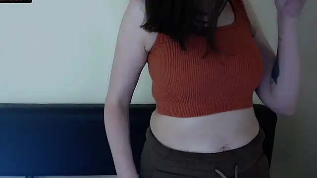 Snapshot of LaimaV_ chatting on June 2026 07:32:01 AM LaimaV online show from June 2026 07:32:01 AM