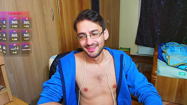 Snapshot of HungEddy chatting on December 2024 12:16:02 PM HungEddy online show from December 2024 12:16:02 PM