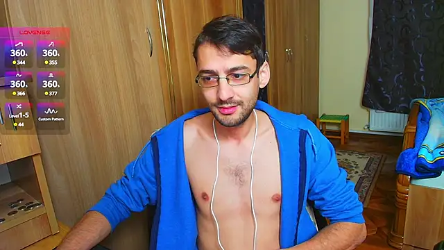 Snapshot of HungEddy chatting on December 2024 06:11:02 AM HungEddy online show from December 2024 06:11:02 AM