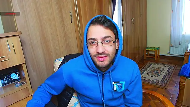 Snapshot of HungEddy chatting on December 2024 11:27:01 AM HungEddy online show from December 2024 11:27:01 AM