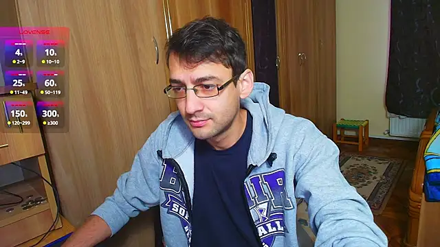 Snapshot of HungEddy chatting on December 2024 08:15:02 AM HungEddy online show from December 2024 08:15:02 AM