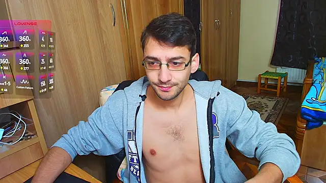 Snapshot of HungEddy chatting on December 2024 09:46:01 AM HungEddy online show from December 2024 09:46:01 AM