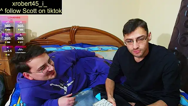 Snapshot of HungEddy chatting on December 2024 08:18:02 PM HungEddy online show from December 2024 08:18:02 PM