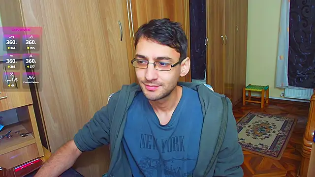 Snapshot of HungEddy chatting on December 2024 11:33:01 AM HungEddy online show from December 2024 11:33:01 AM