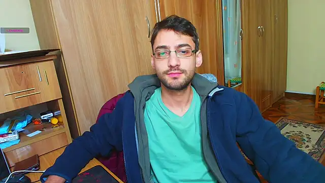 Snapshot of HungEddy chatting on December 2024 08:34:02 PM HungEddy online show from December 2024 08:34:02 PM