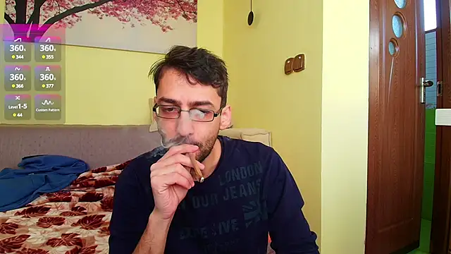 Snapshot of HungEddy chatting on February 2025 07:34:01 AM HungEddy online show from February 2025 07:34:01 AM