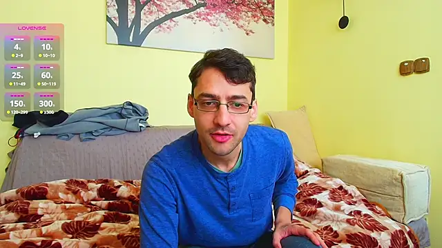 Snapshot of HungEddy chatting on February 2025 11:30:01 AM HungEddy online show from February 2025 11:30:01 AM