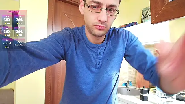 Snapshot of HungEddy chatting on March 2025 07:48:01 AM HungEddy online show from March 2025 07:48:01 AM