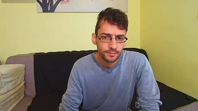 Snapshot of HungEddy chatting on October 2025 12:25:01 PM HungEddy online show from October 2025 12:25:01 PM