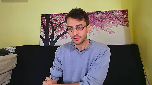 Snapshot of HungEddy chatting on October 2025 05:00:01 PM HungEddy online show from October 2025 05:00:01 PM