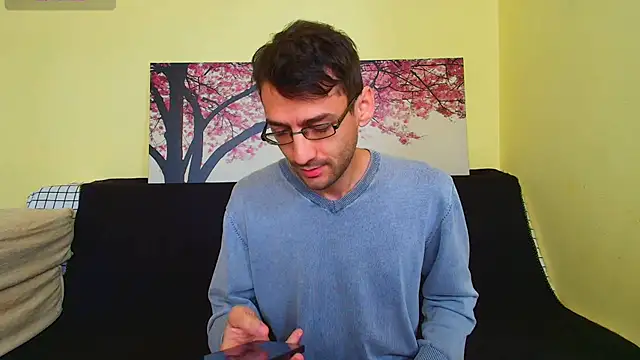 Snapshot of HungEddy chatting on October 2025 11:20:02 AM HungEddy online show from October 2025 11:20:02 AM