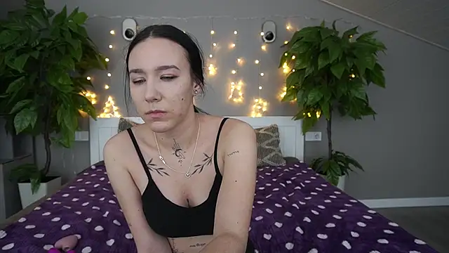 Snapshot of NikkiGoldSide chatting on January 2025 07:55:01 PM NikkiGoldSide online show from January 2025 07:55:01 PM