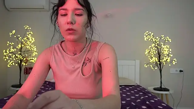 Snapshot of NikkiGoldSide chatting on February 2025 01:44:01 PM NikkiGoldSide online show from February 2025 01:44:01 PM