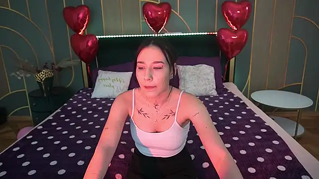 Snapshot of NikkiGoldSide chatting on February 2025 02:32:01 PM NikkiGoldSide online show from February 2025 02:32:01 PM