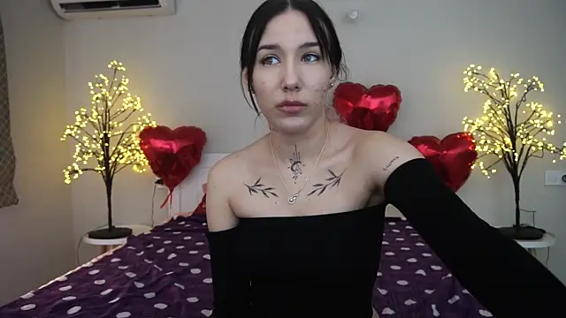 Snapshot of NikkiGoldSide chatting on February 2025 02:14:02 PM NikkiGoldSide online show from February 2025 02:14:02 PM