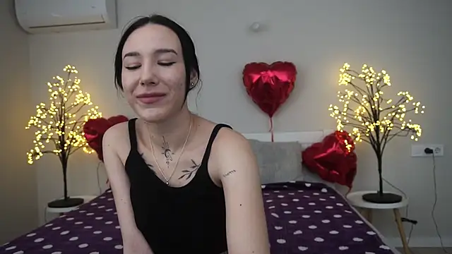 Snapshot of NikkiGoldSide chatting on March 2025 01:42:01 PM NikkiGoldSide online show from March 2025 01:42:01 PM
