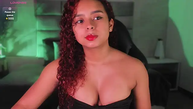 Snapshot of lara_jones_ chatting on March 2025 03:26:02 AM lara jones online show from March 2025 03:26:02 AM
