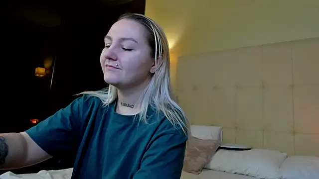 Snapshot of Debbie_Taylor chatting on October 2025 04:53:02 PM Debbie Taylor online show from October 2025 04:53:02 PM