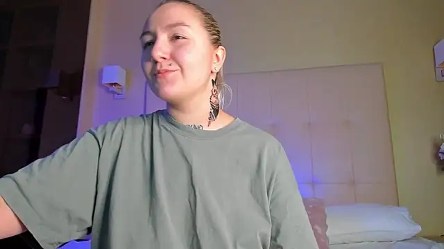 Snapshot of Debbie_Taylor chatting on October 2025 05:13:02 PM Debbie Taylor online show from October 2025 05:13:02 PM