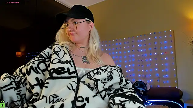 Debbie Taylor online show from April 2026 07:58:01 PM