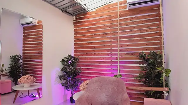 Sapphire Venuss online show from December 2024 09:00:01 PM