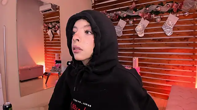 Sapphire Venuss online show from December 2025 12:38:02 AM