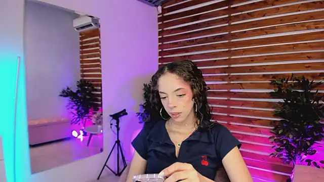 Sapphire Venuss online show from February 2026 12:14:02 AM